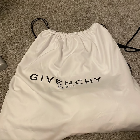 Givenchy Medium Antigone Shoulder Bag - Picture 5 of 6